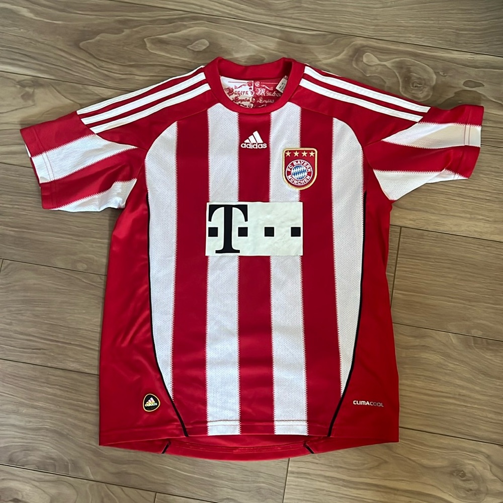 EUC boys medium Bayern Munchen jersey